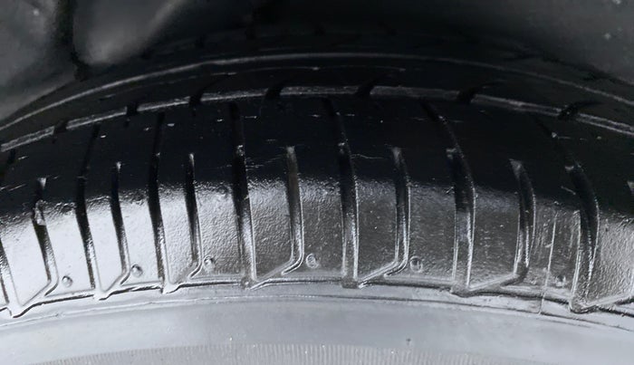2015 Hyundai i10 SPORTZ 1.1 IRDE2, Petrol, Manual, 27,934 km, Left Rear Tyre Tread