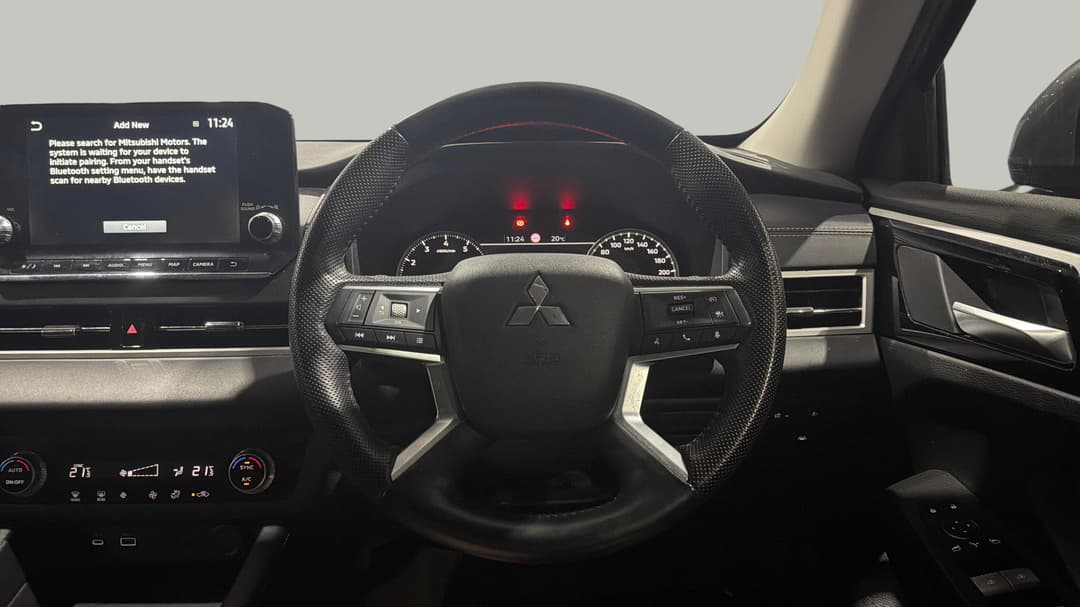 2022 Mitsubishi Outlander Ls 7 Seat (AWD), Automatic, 71848 km, Steering Wheel Close-up