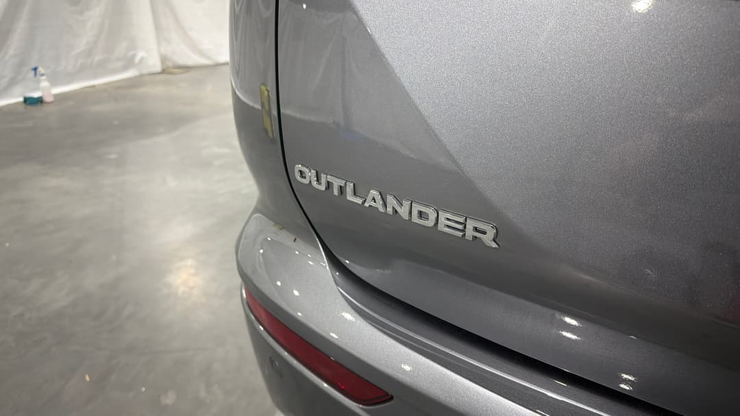2022 Mitsubishi Outlander Ls 7 Seat (AWD), Automatic, 71848 km, Badge (Boot Left Side)