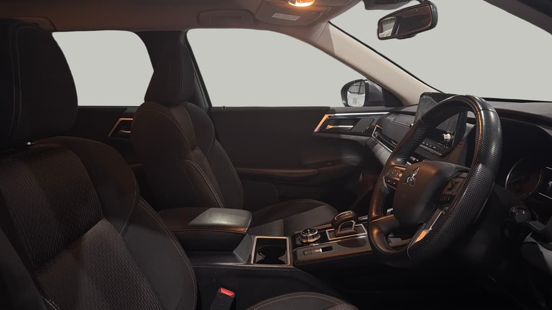 2022 Mitsubishi Outlander Ls 7 Seat (AWD), Automatic, 71848 km, Right Side Front Door Cabin View