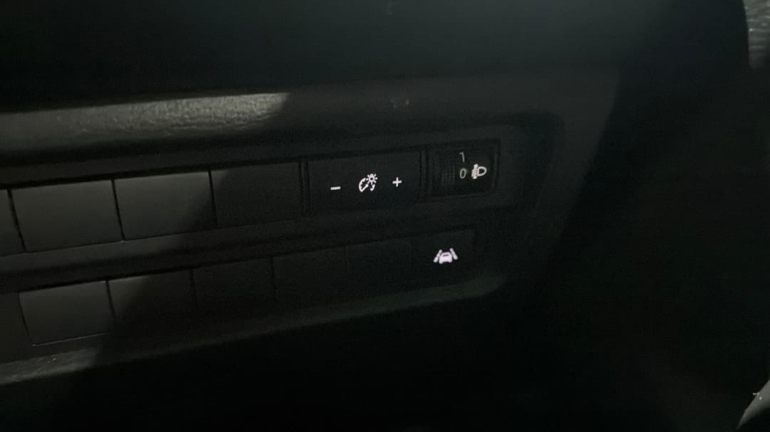 2022 Mitsubishi Outlander Ls 7 Seat (AWD), Automatic, 71848 km, Utility Switches/Buttons