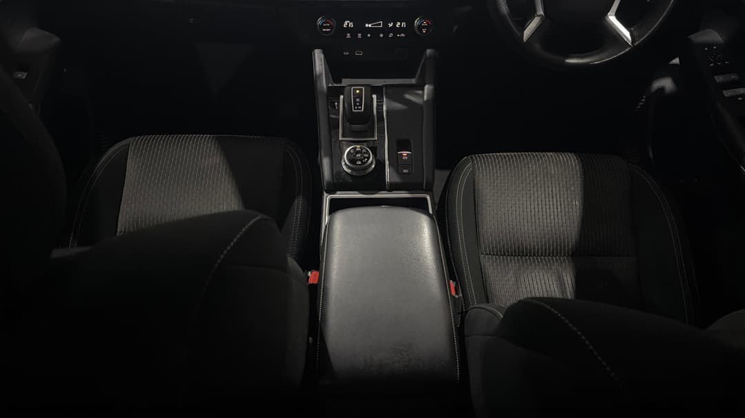 2022 Mitsubishi Outlander Ls 7 Seat (AWD), Automatic, 71848 km, Center Console