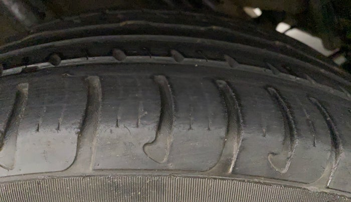 2015 Renault Duster RXL PETROL, Petrol, Manual, 48,402 km, Left Front Tyre Tread
