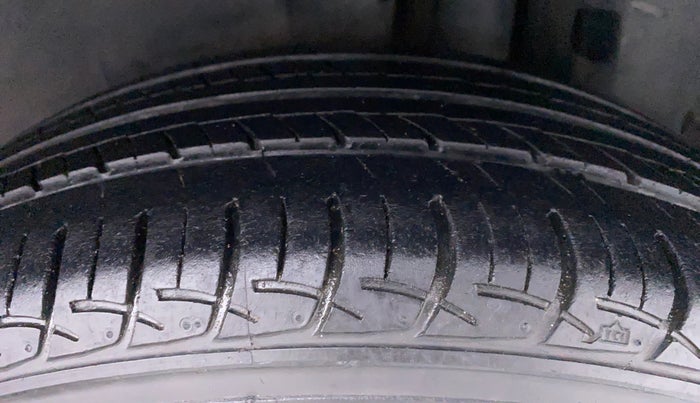 2017 Maruti Ciaz VDI+ SHVS, Diesel, Manual, 98,024 km, Left Rear Tyre Tread