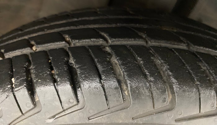 2017 Datsun Redi Go T (O), Petrol, Manual, 17,617 km, Right Front Tyre Tread