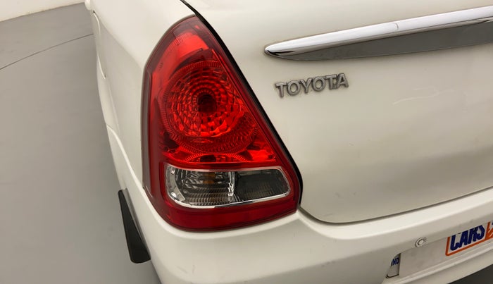 2011 Toyota Etios G, Petrol, Manual, 21,963 km, Left tail light - Minor damage