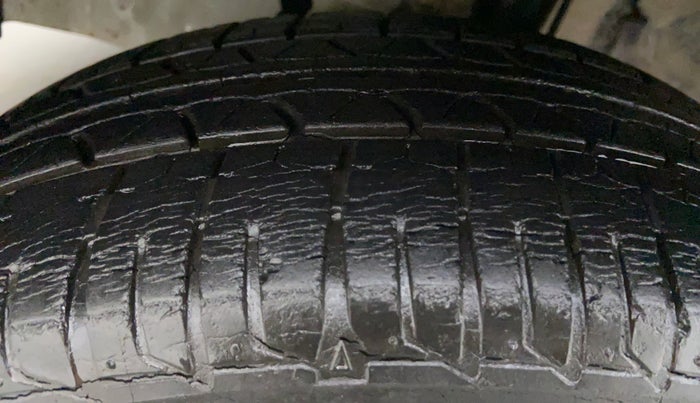 2011 Toyota Etios G, Petrol, Manual, 21,963 km, Right Front Tyre Tread