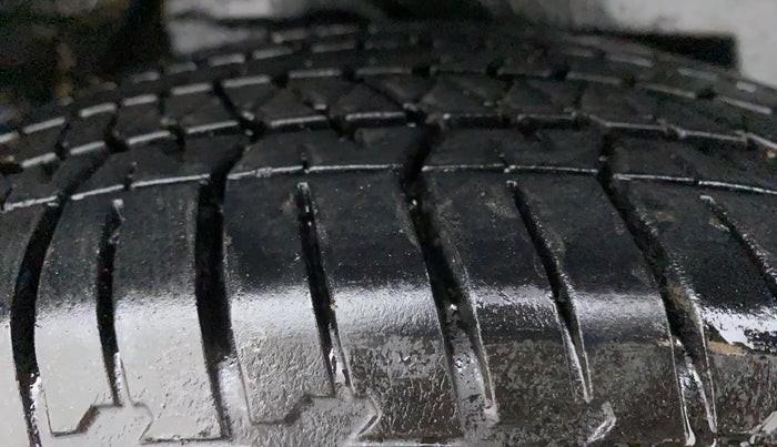 2012 Mahindra XUV500 W8 AWD, Diesel, Manual, 1,16,250 km, Right Rear Tyre Tread