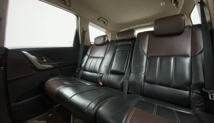 2012 Mahindra XUV500 W8 AWD, Diesel, Manual, 1,16,250 km, Reclining Back Row Seats