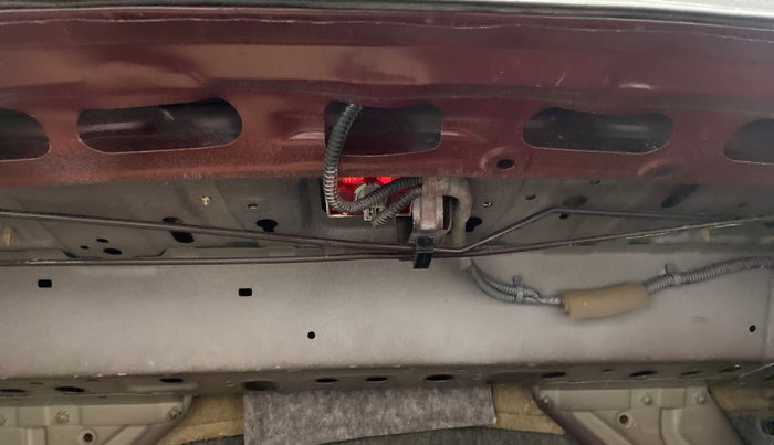 2014 Honda City 1.5L I-VTEC V MT, Petrol, Manual, 1,09,832 km, Dicky (Boot door) - Boot space light has minor damage