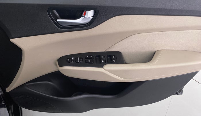 2018 Hyundai Verna 1.6 CRDI SX, Diesel, Manual, 30,359 km, Driver Side Door Panels Control