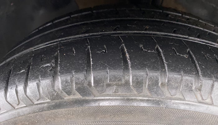 2018 Hyundai Verna 1.6 CRDI SX, Diesel, Manual, 30,359 km, Left Front Tyre Tread