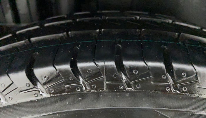 2013 Maruti Swift VDI, Diesel, Manual, 44,253 km, Right Rear Tyre Tread