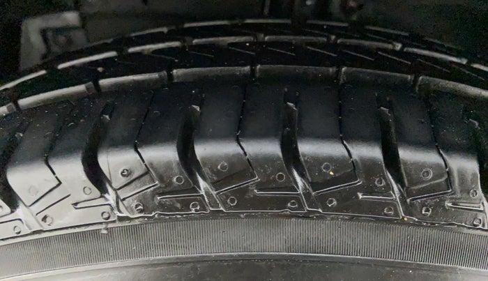 2013 Maruti Swift VDI, Diesel, Manual, 44,253 km, Left Front Tyre Tread