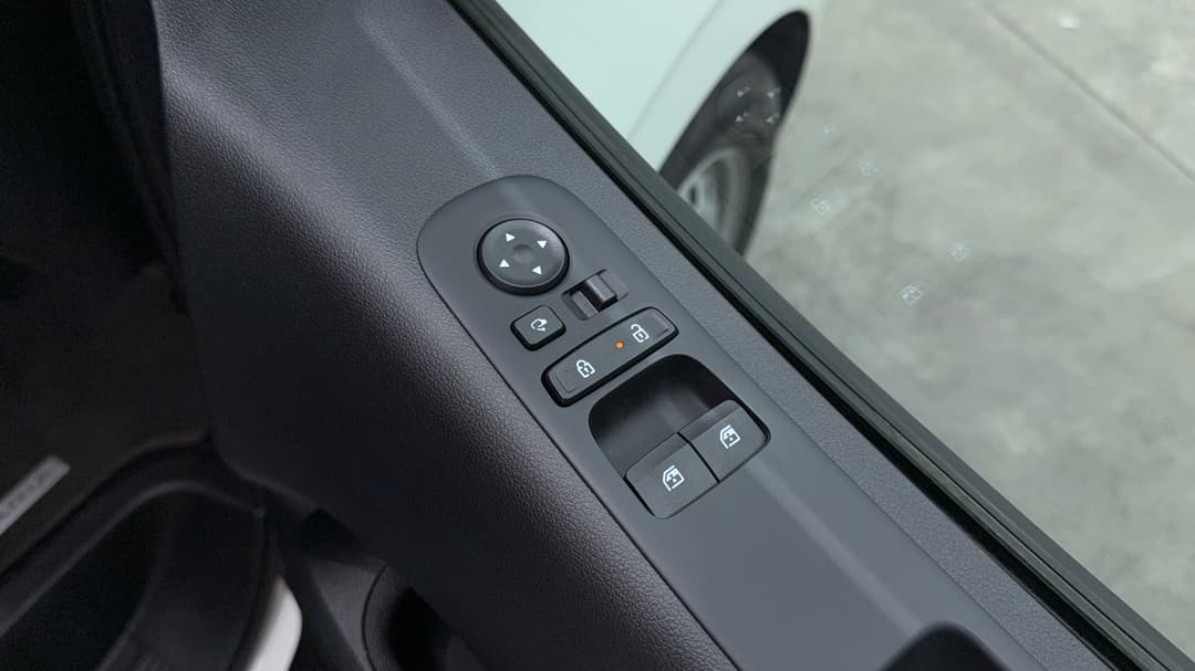 2025 Hyundai Staria Load 2s 2.2d Twin Swing, Automatic, 16193 km, Drivers Side Door Panel Controls