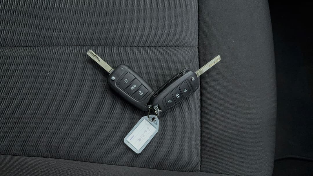2025 Hyundai Staria Load 2s 2.2d Twin Swing, Automatic, 16193 km, Key Close-up