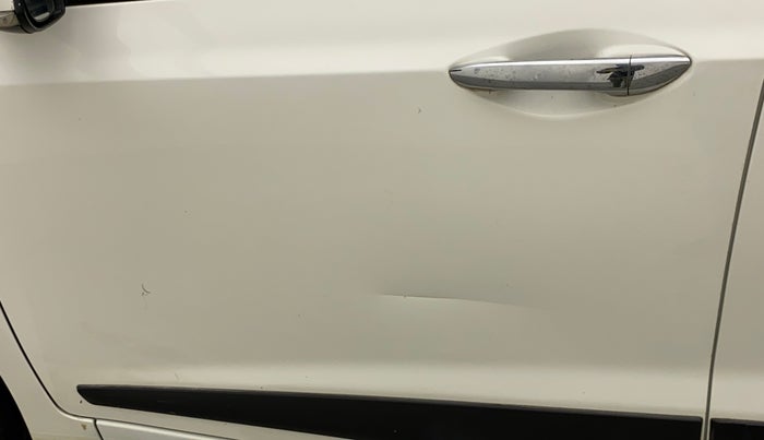 2017 Hyundai Grand i10 ASTA 1.2 KAPPA VTVT, Petrol, Manual, 64,605 km, Front passenger door - Minor scratches