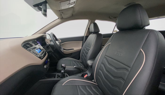 2016 Hyundai Elite i20 SPORTZ 1.4, Diesel, Manual, 1,29,320 km, Right Side Front Door Cabin View