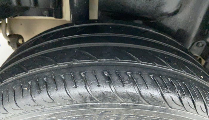 2015 Maruti Swift Dzire VDI BS IV, Diesel, Manual, 65,086 km, Right Rear Tyre Tread