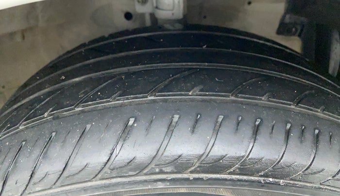 2015 Maruti Swift Dzire VDI BS IV, Diesel, Manual, 65,086 km, Right Front Tyre Tread
