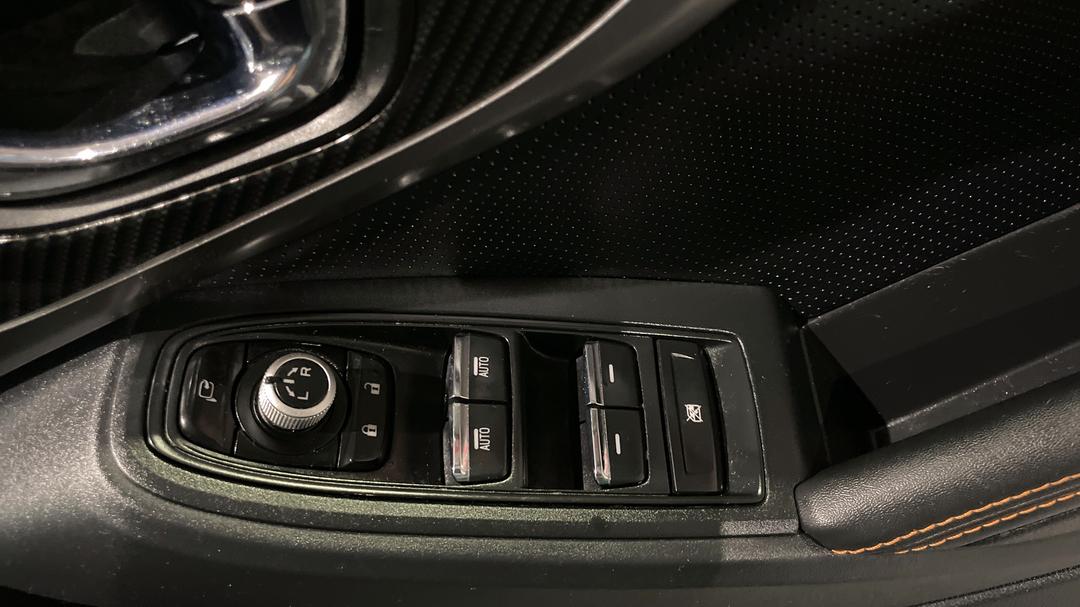 2017 Subaru XV 2.0i-s, Automatic, 73546 km, Drivers Side Door Panel Controls