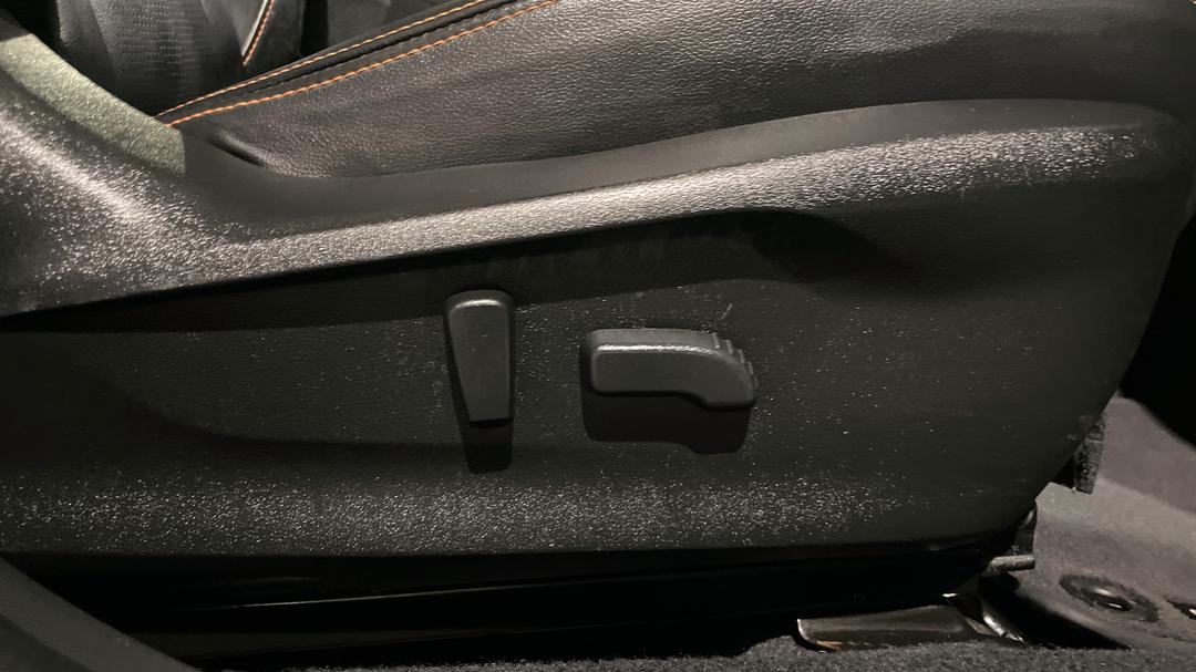 2017 Subaru XV 2.0i-s, Automatic, 73546 km, Drivers Side Adjustment Panel