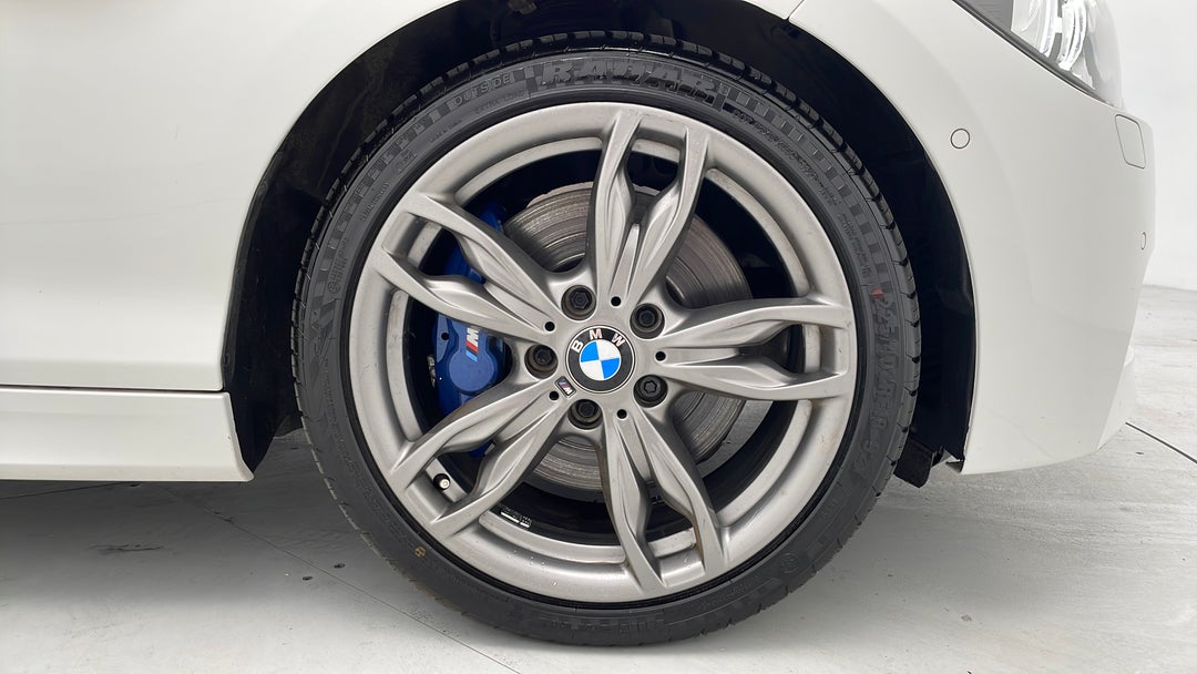 2014 BMW 1 M135i, Automatic, 60694 km, Right Front Wheel