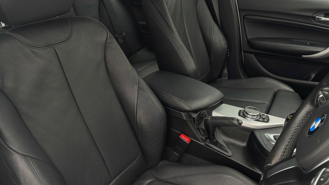 2014 BMW 1 M135i, Automatic, 60694 km, Right Side Front Door Cabin View