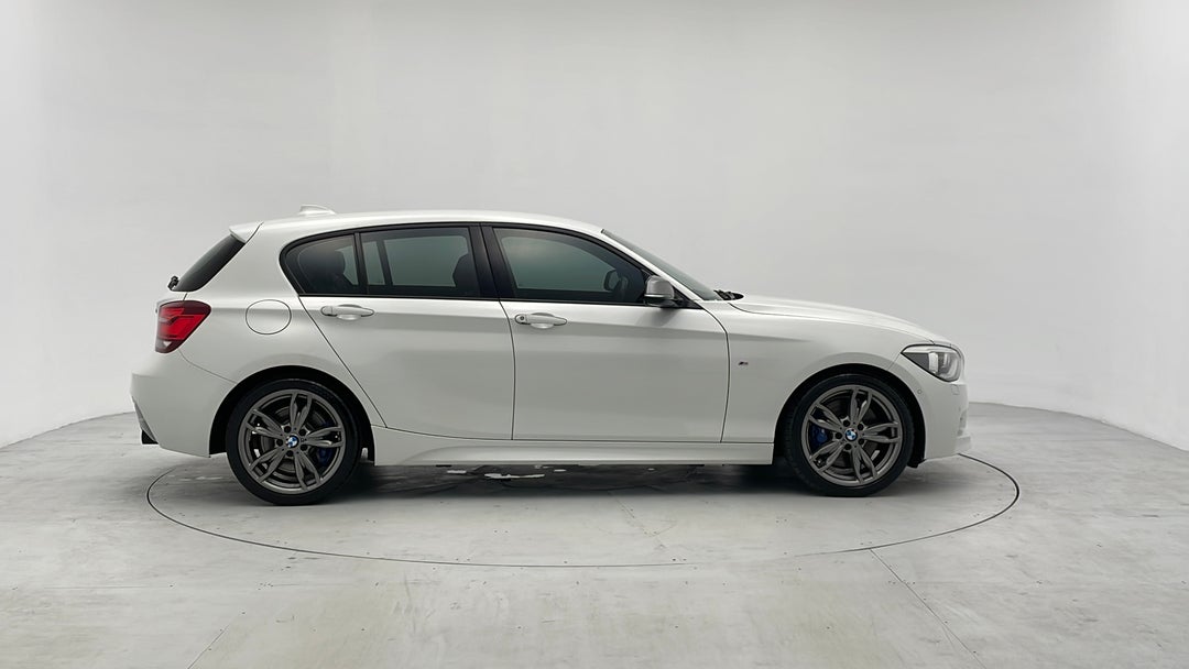 2014 BMW 1 M135i, Automatic, 60694 km, Right Side View