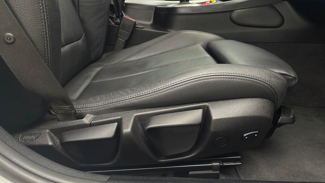 2014 BMW 1 M135i, Automatic, 60694 km, Drivers Side Adjustment Panel