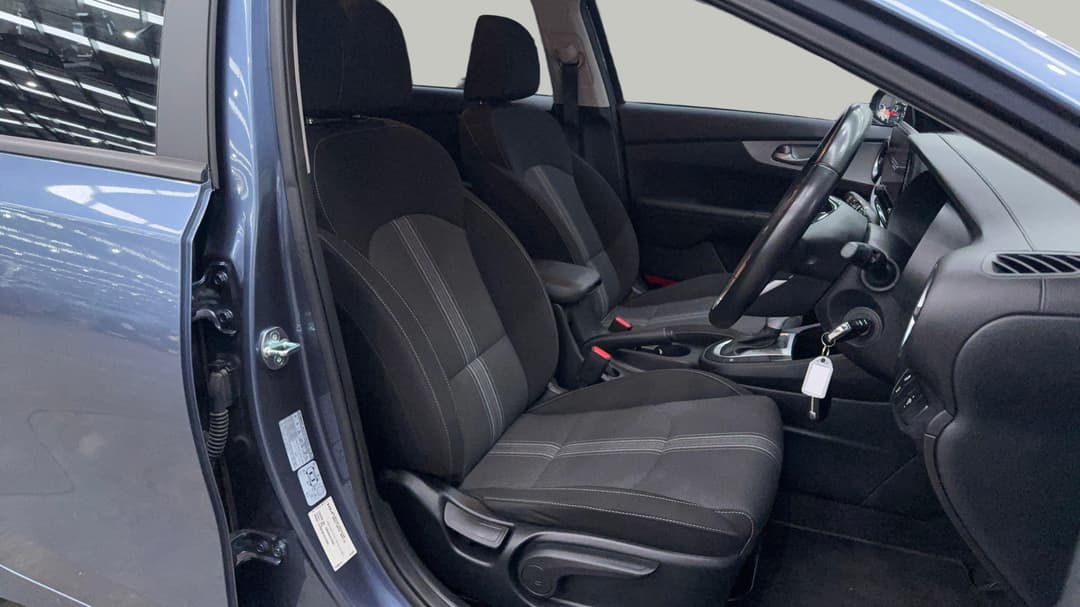 2022 Kia Cerato Sport, Automatic, 47977 km, Right Side Front Door Cabin View