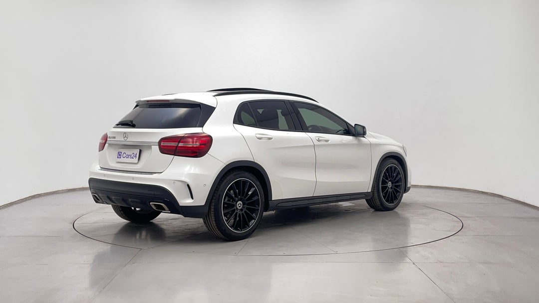 Right Back Diagonal (45- Degree) View