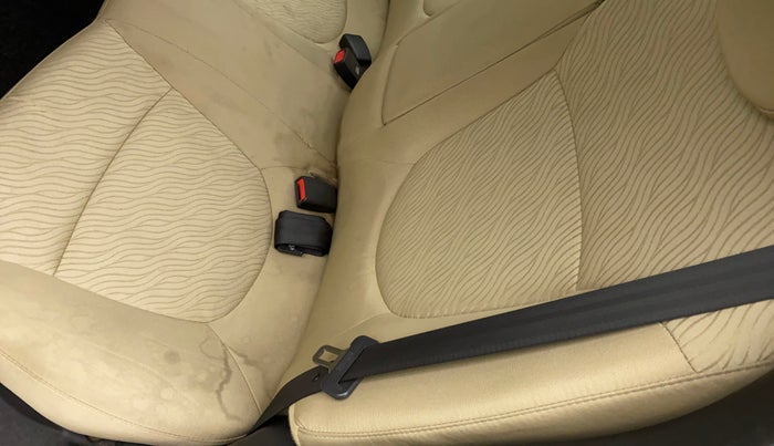 2014 Hyundai Verna FLUIDIC 1.6 CRDI SX, Diesel, Manual, 67,344 km, Second-row left seat - Cover slightly stained