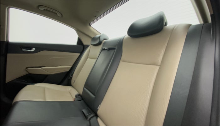 2017 Hyundai Verna 1.6 SX VTVT AT (O), Petrol, Automatic, 42,005 km, Right Side Rear Door Cabin