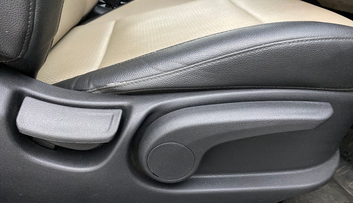 2017 Hyundai Verna 1.6 SX VTVT AT (O), Petrol, Automatic, 42,005 km, Driver Side Adjustment Panel