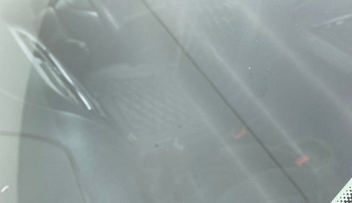 2017 Volkswagen Ameo COMFORTLINE 1.2, Petrol, Manual, 29,333 km, Front windshield - Minor spot on windshield