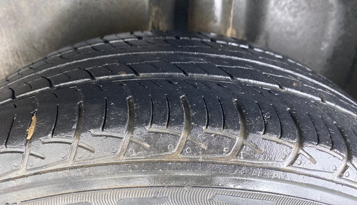 2017 Volkswagen Ameo COMFORTLINE 1.2, Petrol, Manual, 29,333 km, Left Rear Tyre Tread