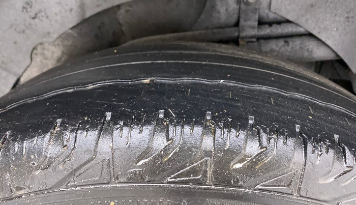 2018 Mahindra XUV500 W4, Diesel, Manual, 1,10,140 km, Left Rear Tyre Tread