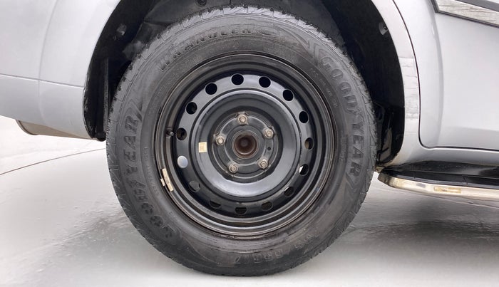 2018 Mahindra XUV500 W4, Diesel, Manual, 1,10,140 km, Right Rear Wheel