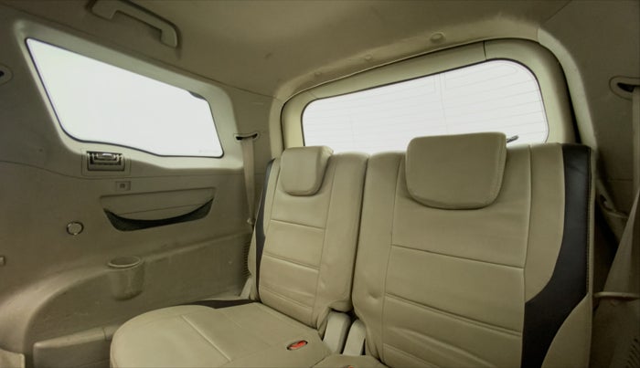 2018 Mahindra XUV500 W4, Diesel, Manual, 1,10,140 km, Third Seat Row ( optional )