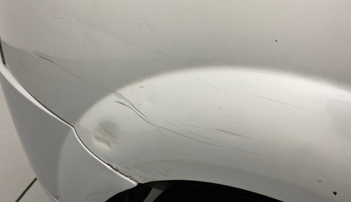 2018 Mahindra XUV500 W4, Diesel, Manual, 1,10,140 km, Right quarter panel - Minor scratches