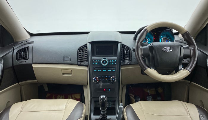 2018 Mahindra XUV500 W4, Diesel, Manual, 1,10,140 km, Dashboard