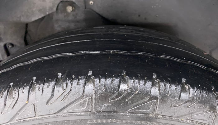 2018 Mahindra XUV500 W4, Diesel, Manual, 1,10,140 km, Right Rear Tyre Tread