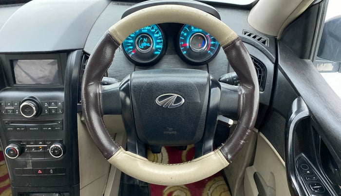 2018 Mahindra XUV500 W4, Diesel, Manual, 1,10,140 km, Steering Wheel Close Up