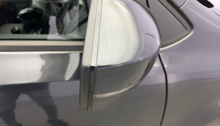 2016 Volkswagen Polo COMFORTLINE 1.2L, Petrol, Manual, 41,104 km, Right rear-view mirror - ORVM switch has minor damage