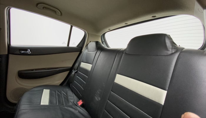 2013 Hyundai i20 MAGNA (O) 1.2, Petrol, Manual, 84,845 km, Right Side Rear Door Cabin
