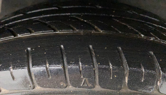 2013 Hyundai i20 MAGNA (O) 1.2, Petrol, Manual, 84,998 km, Right Rear Tyre Tread