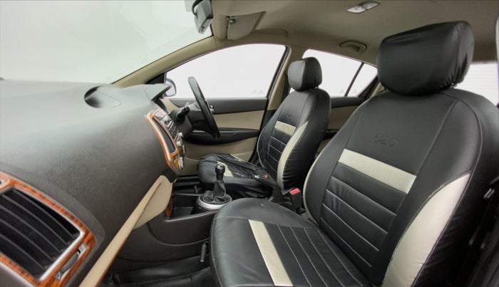 2013 Hyundai i20 MAGNA (O) 1.2, Petrol, Manual, 84,998 km, Right Side Front Door Cabin