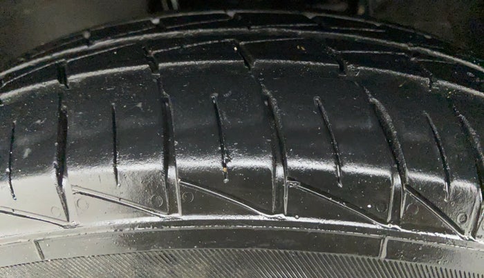 2019 Maruti Alto VXI, Petrol, Manual, 13,299 km, Left Front Tyre Tread