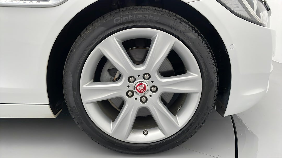 2015 Jaguar XE 20d Prestige, Automatic, 68187 km, Right Front Wheel